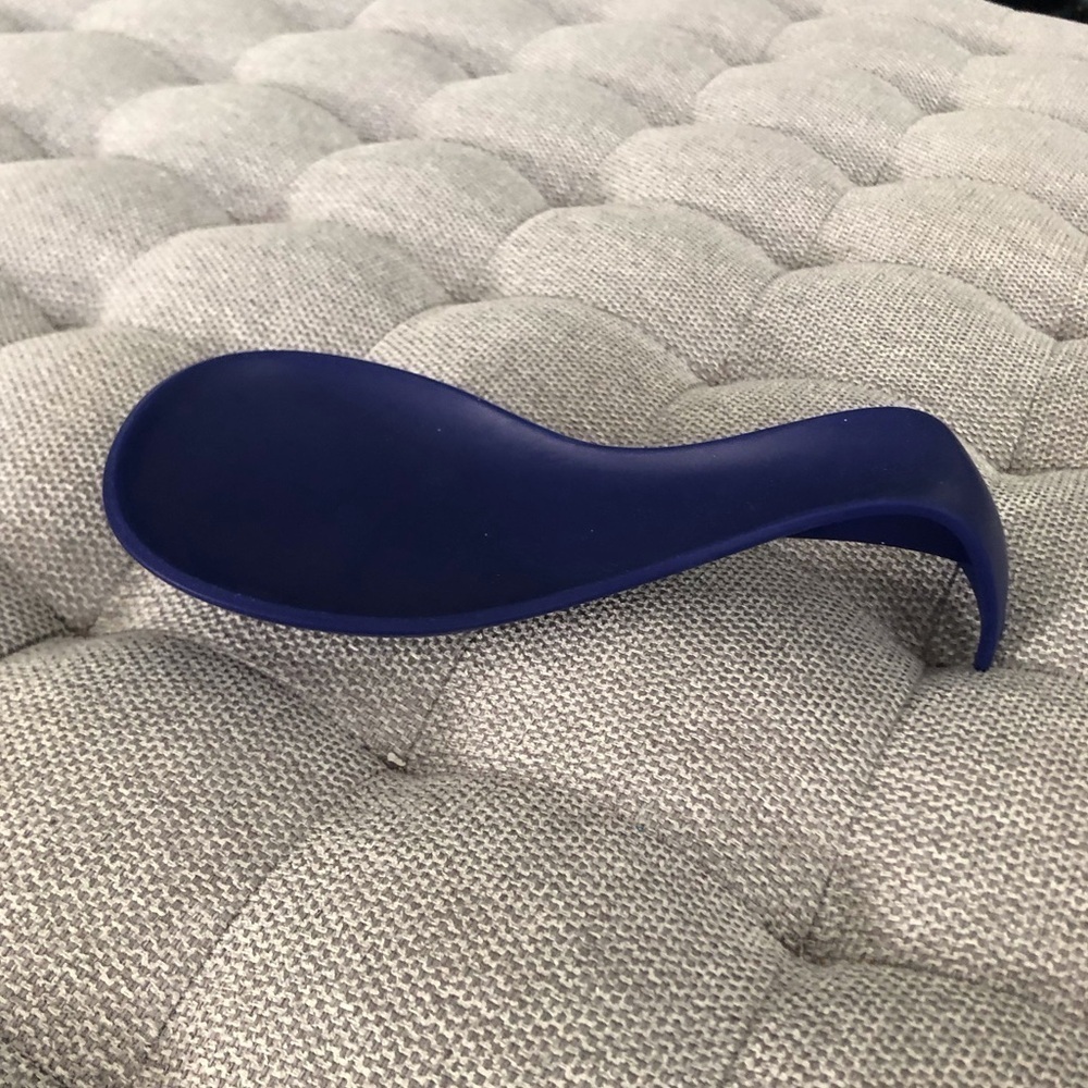 Dark blue silicone spoon rest
